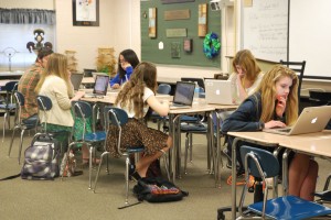 New journalism students work diligently as they try to finish their rough drafts by the deadline. Photo by: Elizabeth Jackson