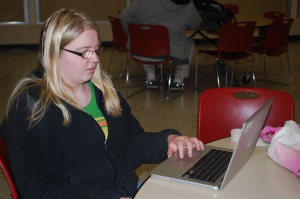 Junior Stephanie Boyle diligently works while using technology. Photo by: Alicia Sanchez